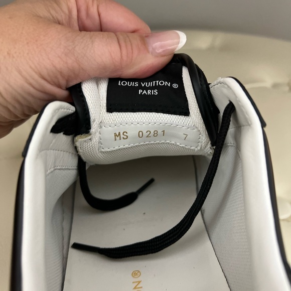 Men’s Louis Vuitton sneakers - Picture 5 of 8